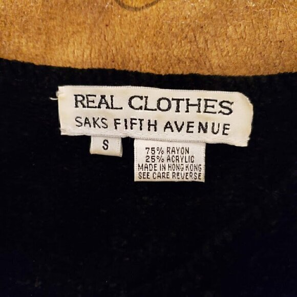 Like NEW Real Clothes Saks Fifth Avenue Black V-Neck Sweater with Knit Accents - Picture 6 of 7